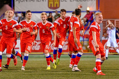 Сборная России с футболистами КС крупно уступила Испании 