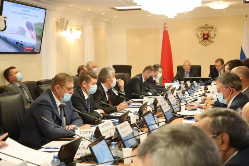 Дмитрий Азаров принимает участие в форуме регионов России и Беларуси
