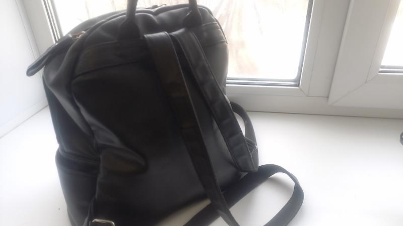 В Самаре мужчина на улице ограбил женщину с палочкой