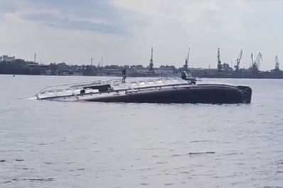 У Самары начали поднимать со дна Волги затонувший 5 июня теплоход "Барракуда"