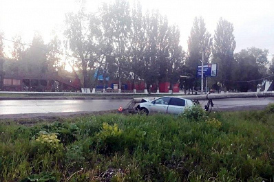 Женщина на иномарке снесла фонарный столб в Самаре