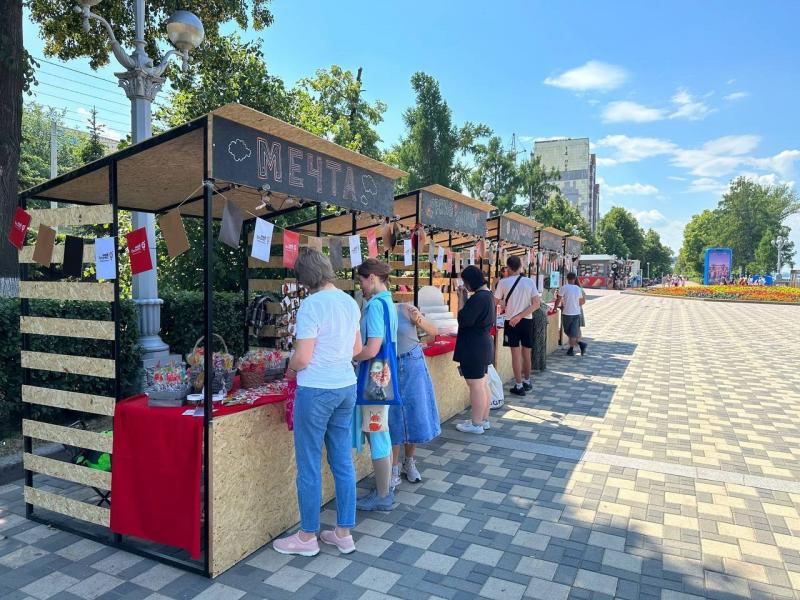 Ярмарка на "ВолгаФесте-2023": самозанятые Самарской области представляют свою продукцию