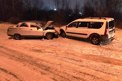 В Самаре после лобового столкновения двух отечественных авто пострадала 14-летняя девочка