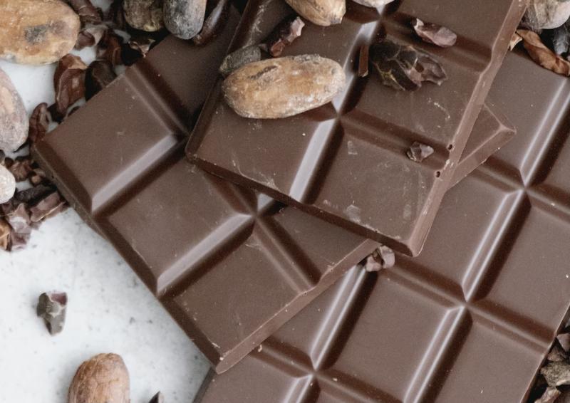 В Тольятти "сладкоежка" украл из магазина 80 плиток шоколада