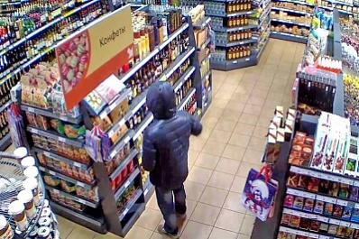 В Тольятти полицейские поймали "сладкого" вора