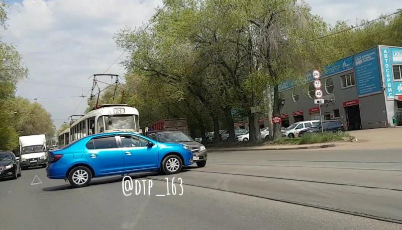 В Самаре из-за ДТП остановили движение трамваев