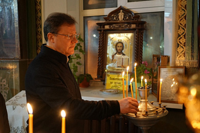 Дмитрий Азаров поздравил православных верующих с Рождеством Христовым