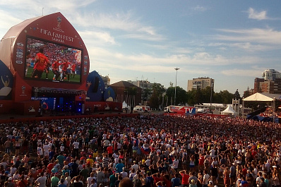 18 тысяч болельщиков следят за матчем Россия - Испания на фан-зоне в Самаре