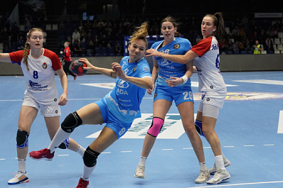 Наказали арбитров: гандбольная "Лада" добилась наказания судей, которые обслуживали матч с "Ростов-Доном"