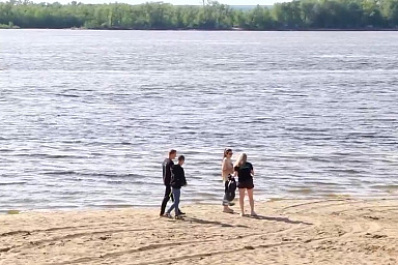 Жители Самары очистили от мусора побережье Волги