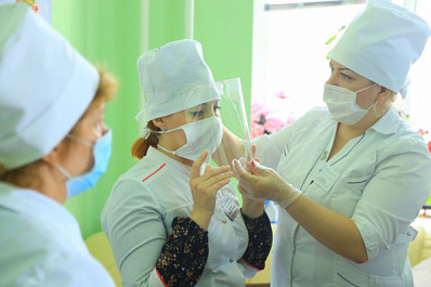 Предприниматели Самарской области изготовили для врачей лицевые экраны