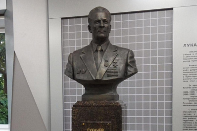 В Самаре открыли бюст легендарного ректора КуАИ Виктора Лукачева