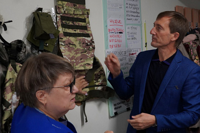 Единороссы передали самарским волонтерам швейное оборудование