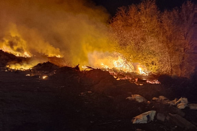 Пожарные всю ночь сражались с огнем в Октябрьске