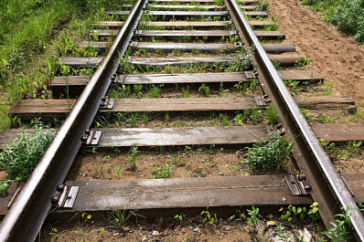 В Сызрани молодая мама едва не уронила ребенка на рельсы