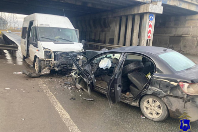 В Тольятти столкнулись микроавтобус и легковушка, погибли двое
