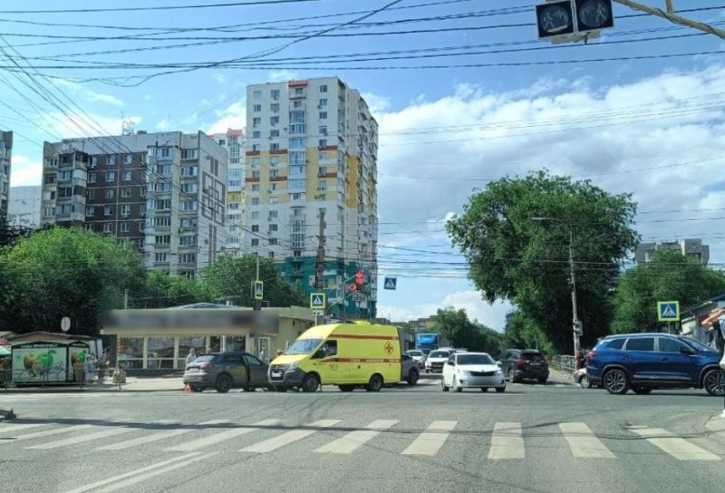 В Самаре 24 июня Audi пролетел на "красный" и врезался в Changan