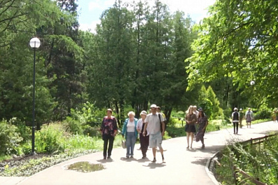 Участники проекта "Социальный туризм" отправились на экскурсию в самарский Ботанический сад