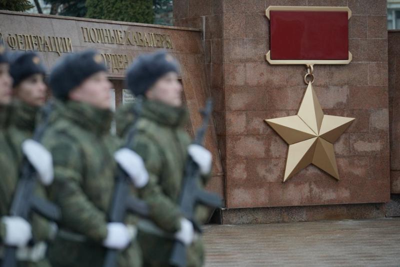 Представители "Школы героев" приняли участие в Дне памяти неизвестного солдата на площади Славы