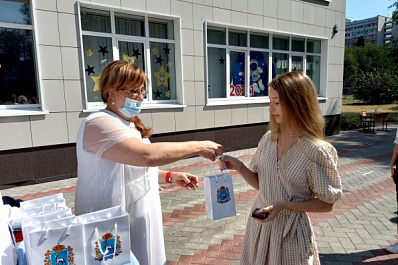 Тольяттинских выпускников наградили медалями "За особые успехи в учении"