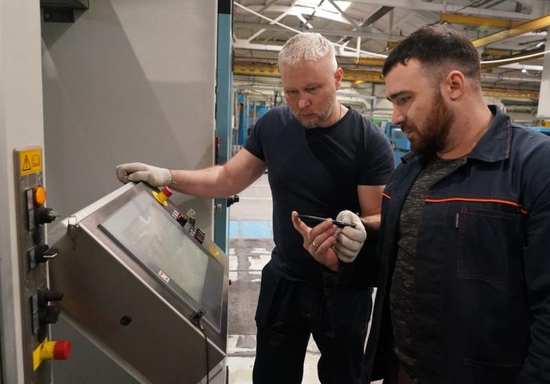 Труд устраивает: ветеран СВО приближает победу на кабельном заводе