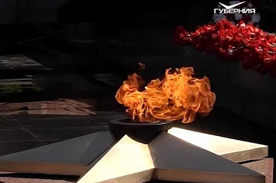 Тысячи самарцев возложили цветы к Вечному огню