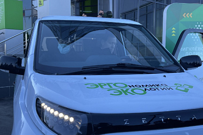 Министр промышленности РФ Денис Мантуров прокатился на электрокаре Zetta в Тольятти