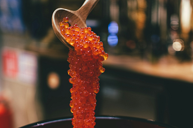 Эндокринолог-диетолог рассказала про тонкости икры, ее пользу и вред