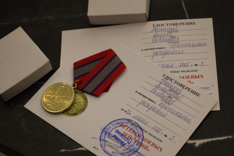 Память и преемственность: в День Неизвестного Солдата Герой России встретился с самарскими ветеранами