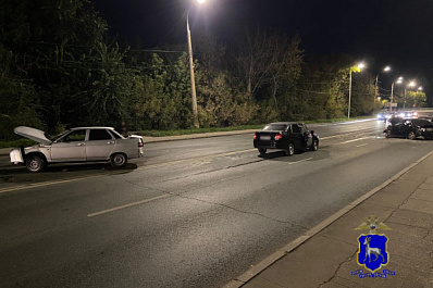 В Самаре молодой водитель устроил массовое ДТП на улице Авроры