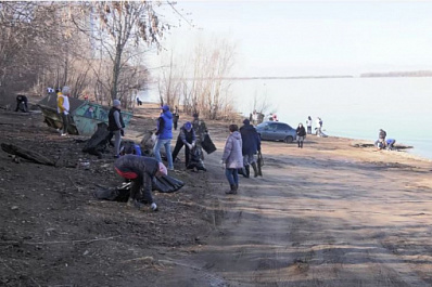 В Самаре очистили от мусора берег Волги