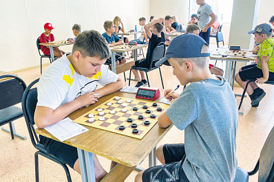 В турнир по русским шашкам "Волжские зори" съехались шашисты из 18 регионов