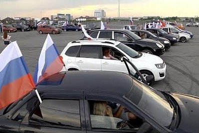 В Самаре День России отметили массовым автопробегом
