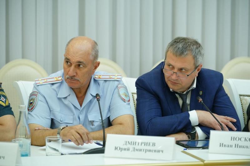 Эпидобстановка, итоги летней оздоровительной кампании, обращения граждан - главные темы оперативного совещания в Правительстве региона