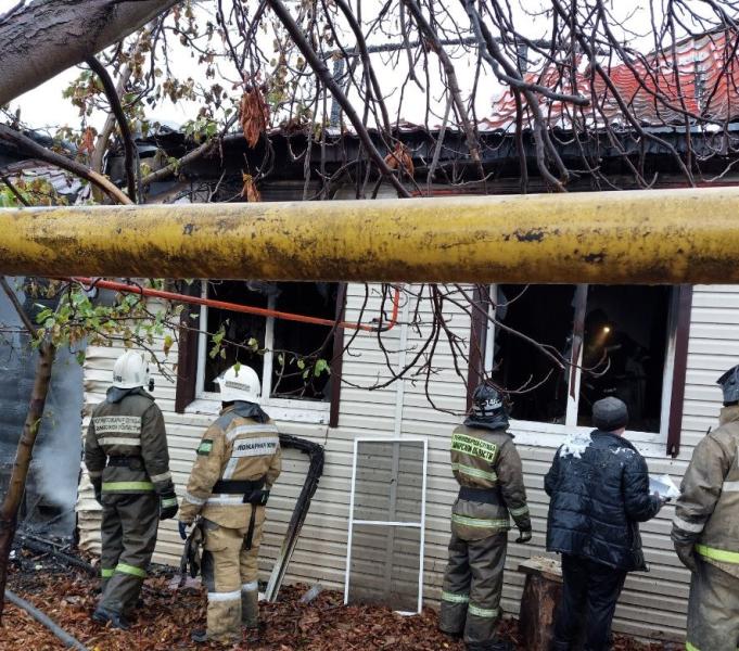 В Ставропольском районе 31 человек тушат частный дом на 200 "квадратов"