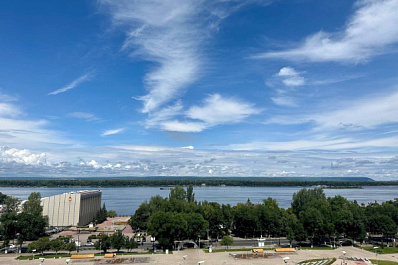 В Самаре на площади Славы работает цифровая фотовыставка "Профессионал года"