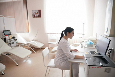 Врачи рассказали, как распознать меланому в родинке