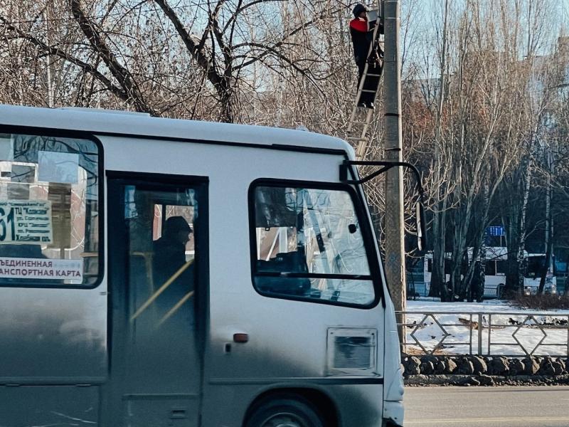 В Самаре автобусы № 50 и 61 пустили в объезд из-за коммунальной аварии в Постниковом овраге