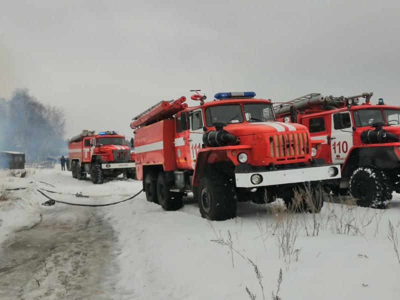 В Самарской области пожар охватил 700 "квадратов" животноводческой фермы