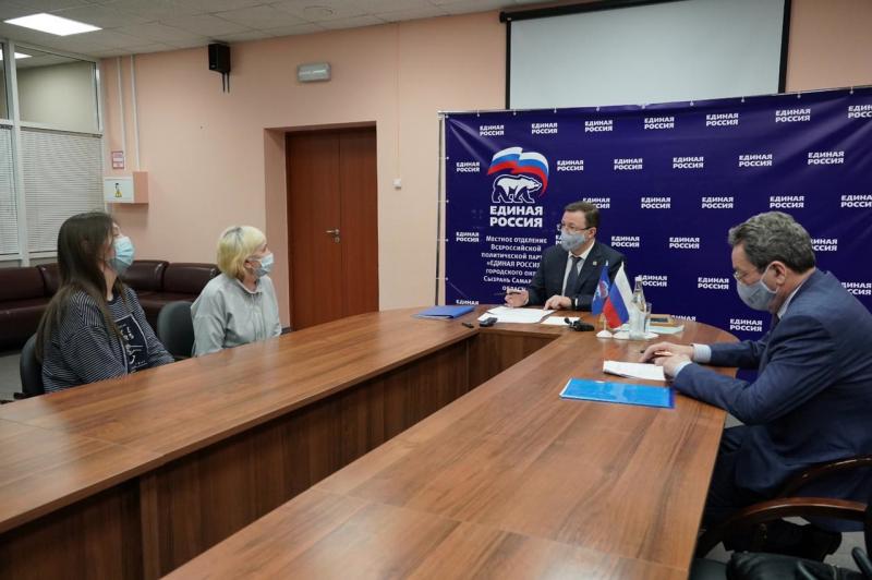 Дмитрий Азаров поручил сократить срок предоставления нового жилья при расселении ветхого дома в Сызрани