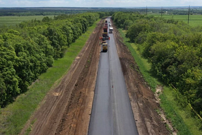 В Хворостянском районе приводят в порядок еще один участок дороги и два моста