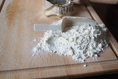 Аналитики выяснили, как изменились траты россиян на муку, гречку, хлеб и масло