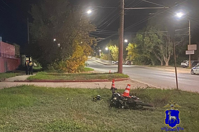 В Самаре 15-летний подросток на мопеде на скорости врезался в бордюр