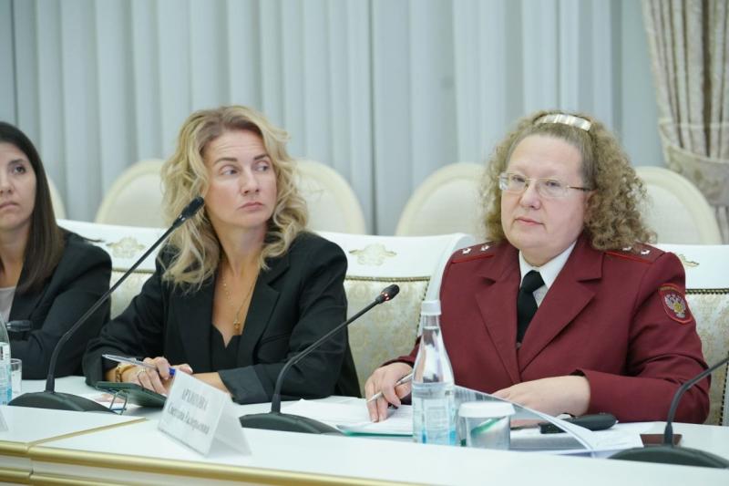 Эпидобстановка, итоги летней оздоровительной кампании, обращения граждан - главные темы оперативного совещания в Правительстве региона