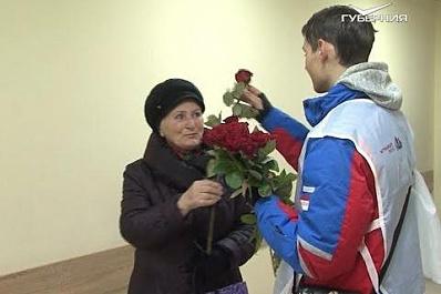 В тольяттинской поликлинике пациенткам в канун 8 Марта вручили цветы от губернатора