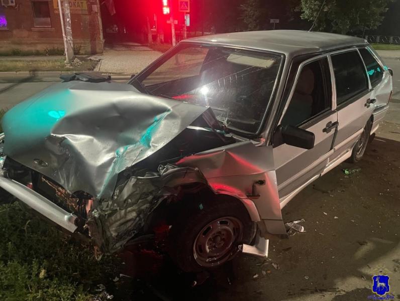 В Самаре на углу улиц Вольской и Ново-Вокзальной столкнулись Changan и "четырнадцатая"