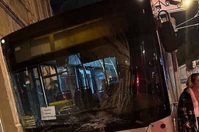 Стали известны подробности о столкновении автобуса с фасадом дома в Самаре