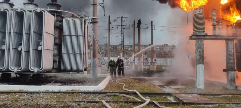 Загорелись трансформатор и административное здание около железной дороги под Нижним Новгородом