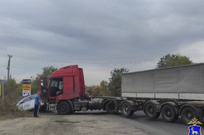 В Самарской области 6 октября грузовик протаранил машину ДПС