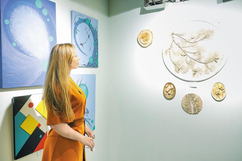 От цветовых пятен до скрытых символов: в Самаре представили клубный формат выставки